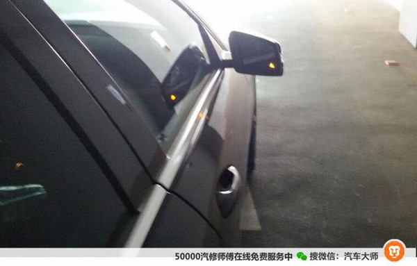 买的大奔一起步反光镜 亮灯报警 车主懵了高清图片