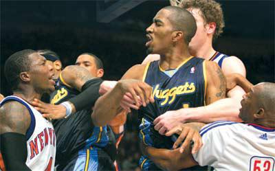 NBA十大打架事件之掘金尼克斯集体打群殴