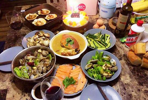 任晗庆生秀厨艺 感慨:学习做饭 庆祝生日
