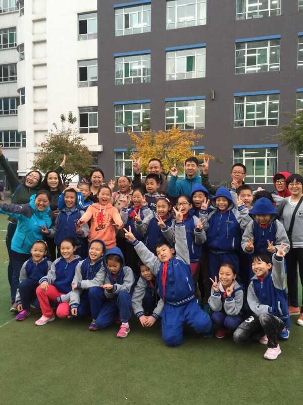 太原市新建路小学四年八班2015阳光体育节掠影