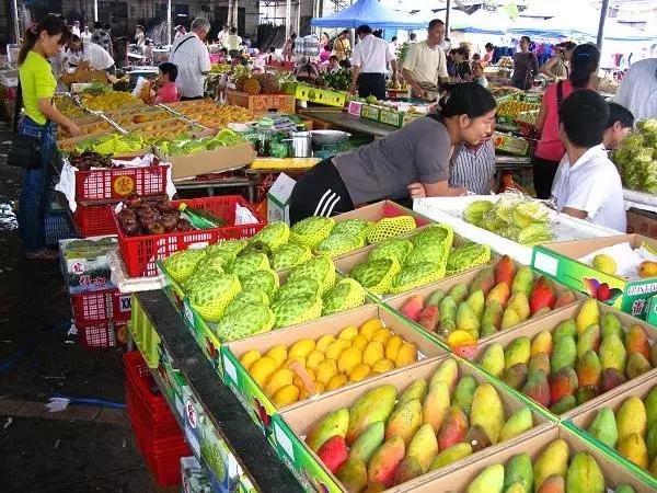 水果批发:第一市场,鸿港市场. 芒果,番石榴,杨桃,火龙果.