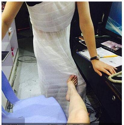 搞笑图片:妹子还是回家睡吧,小心着凉