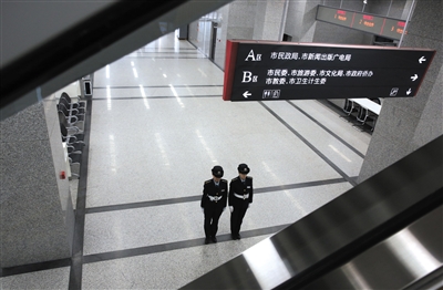 北京政务服务中心每层分为A、B、C三个审批岛。