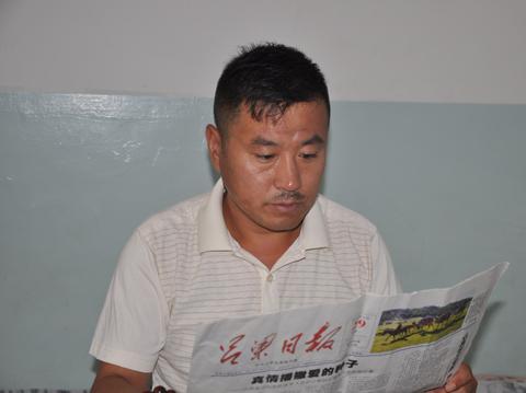 志竟然出自一个小学尚未毕业的青年农民之手,得到县委书记郝继平文化