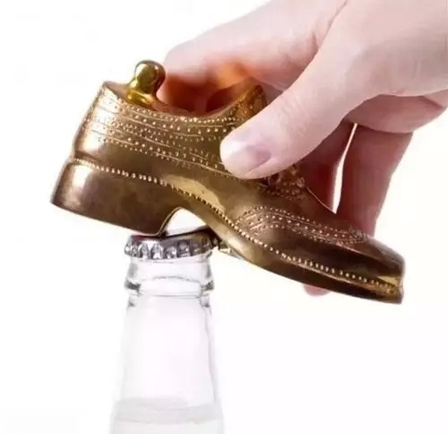 戴上这个,你也可以一个手指头开啤酒瓶
