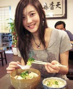 有没有想陪本姑娘吃饭的,晚上还有