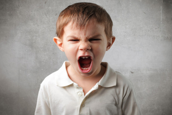 气死我了!孩子发脾气打人!-搜狐母婴