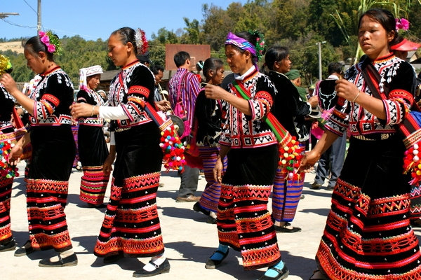 西南秘境,佤族,拉祜族和哈尼族人的歌舞场