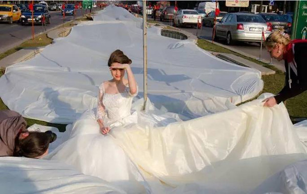 石狮米朵婚纱摄影_2750米的婚纱