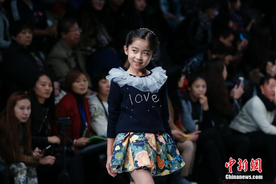 中国国际时装周上的小童星时尚秀(组图),2015