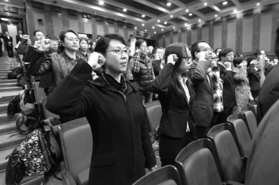 北京首批陪审员宣誓履职 共180人