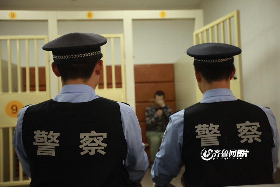 揭法警提押被告人全过程(组图)