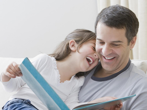 哈佛研究:睡前阅读爸爸比妈妈效果更好