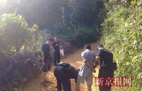 深圳一嫌犯押送取证时脱逃 警察打手电封山追捕