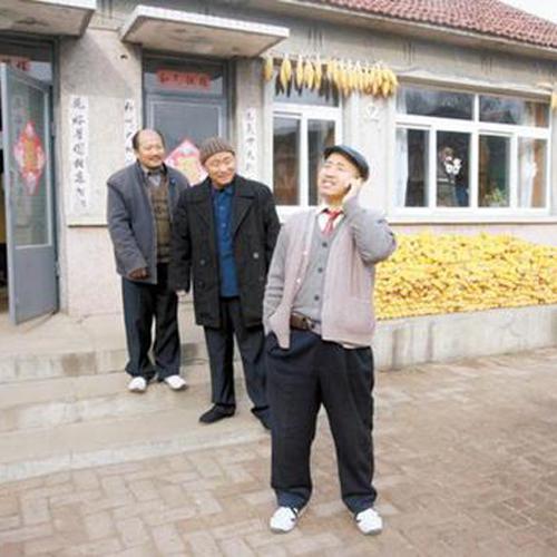 乡村爱情里的刘能把运动鞋火到国外去了,不信你看