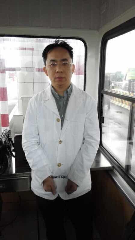 网传徐翔被控照片存疑 其朋友:衣服和包是他的