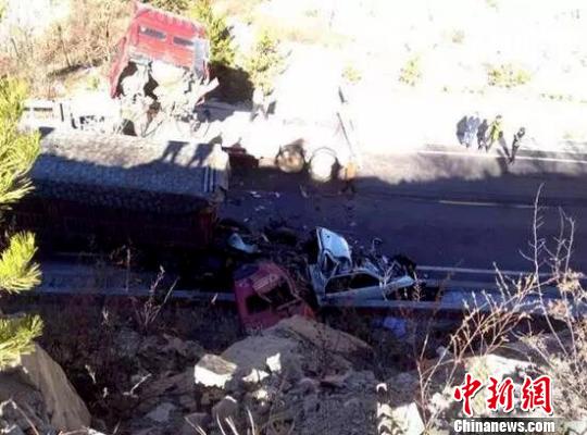 河北丰宁发生一起3车相撞事故 致3人死亡4人受伤