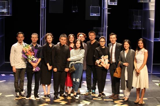 《我们结婚吧》主创团队与著名演员吴若甫、邬倩倩合影