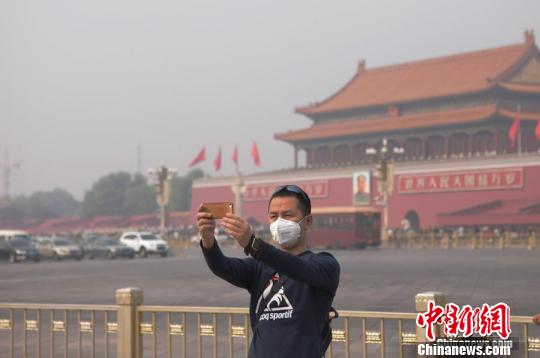 北京发空气重污染蓝色预警 一月三次拉雾霾警报