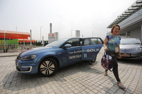 入场人士试驾大众汽车(volkswagen)最畅销型号golf纯电动车版本-e