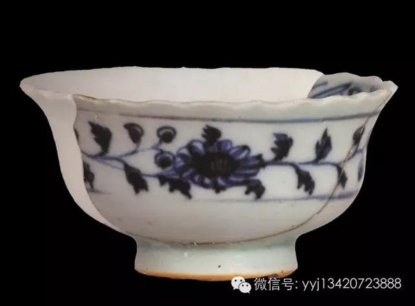 青花梅月纹杯 1981年出土于景德镇市落马桥元后期地层