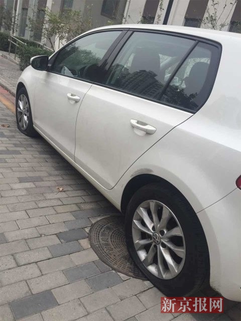 北京朝阳区一小区数十辆车胎被扎 警方已立案