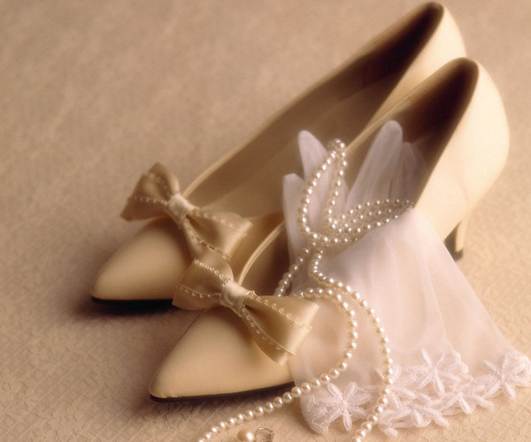 处女座的婚纱和高跟鞋