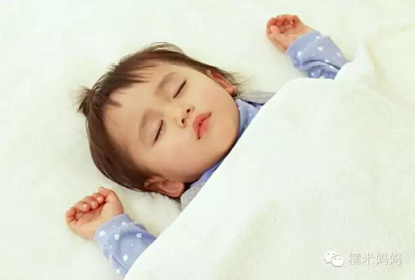 掌握小月龄宝宝睡眠特点 睡觉so easy!