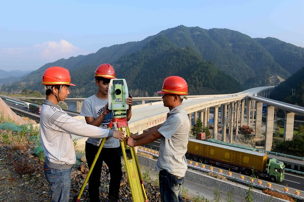 [贵州]凯里至雷山高速公路年内将建成通车(组图)