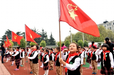 ... 爱国热情,争做文明、守纪、进取的优秀少先队员