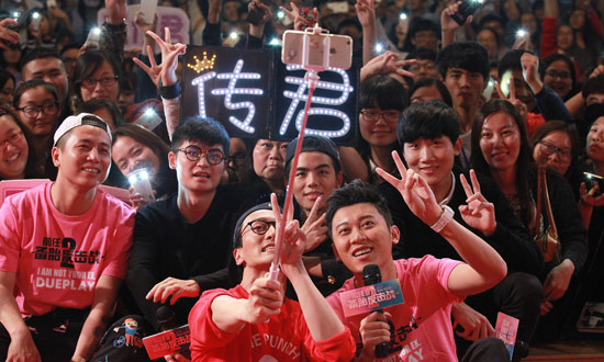 《前任攻略2》王传君苏州路演与粉丝合影