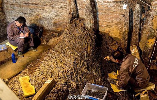 西汉古墓出土15吨五铢钱 相当于百万人民币