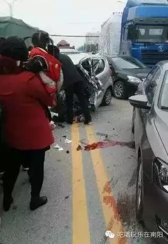 新闻| 南阳再现重大车祸,司机当场惨死!