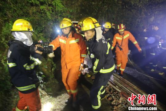 浙江义乌一萤石矿因非法盗挖发生坍塌 2人死亡