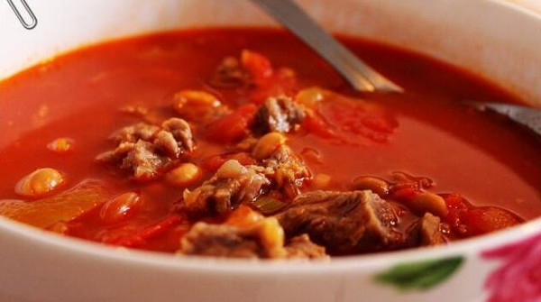冬季滋补美味西红柿牛腩汤制作方法