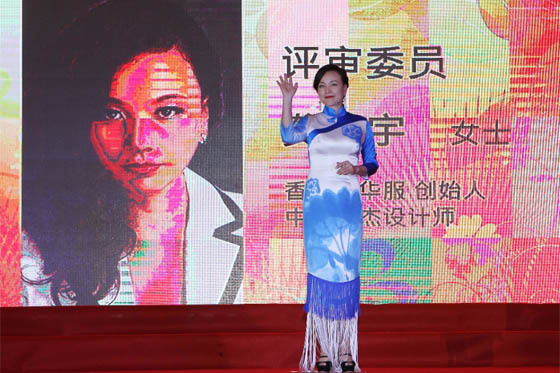 香黛宫华服创始人龚航宇女士最后,由城市小姐冠军李芳蕊,彭琬婷,林红