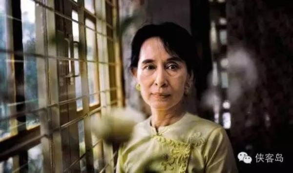 118գ2015ѡĻܹٷѡίԱδʽѡսǸڶࡰǹٷͳɽؼ쵼ķԵȫˣȫˣսʤִ鹮뷢չΪһ󵳵ĸʼߡ