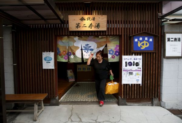 中国男游客乔装成女人进日本女浴场 称为看风景