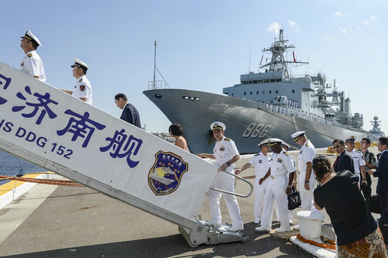 海军在美国用中文喊话响彻军港 岸边民众赞叹(图)