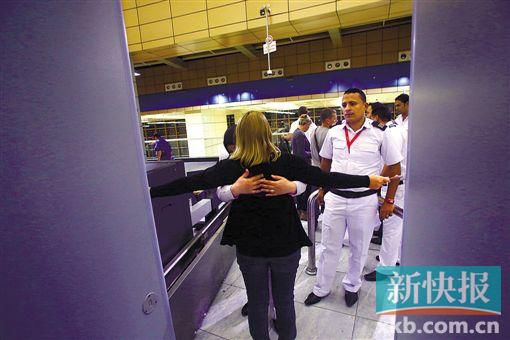 俄客机空难之后,埃及机场的安保工作备受质疑。