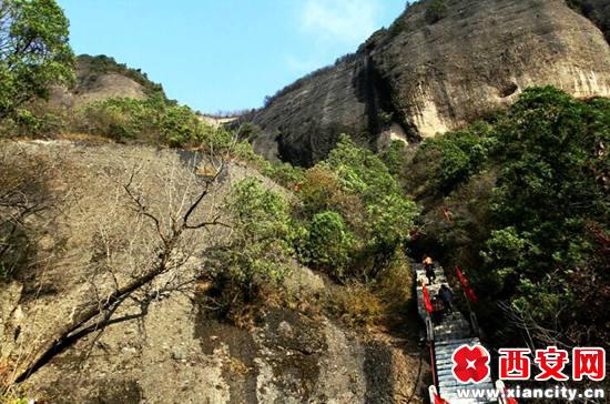 晚秋的薛家寨是一个比油画更美的地方。图片来源：西安网网友山川草