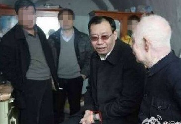 陕西榆林府谷县委书记被曝戴多块名表,纪委称已介入调查