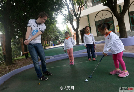 广州天价幼儿园一年收费19.8万 上课学打高尔夫