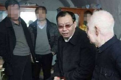 陕西府谷县委书记被质疑戴多块名表 市纪委调查