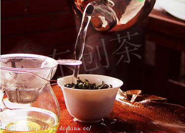 冲茶注水的方式对茶汤滋味的影响