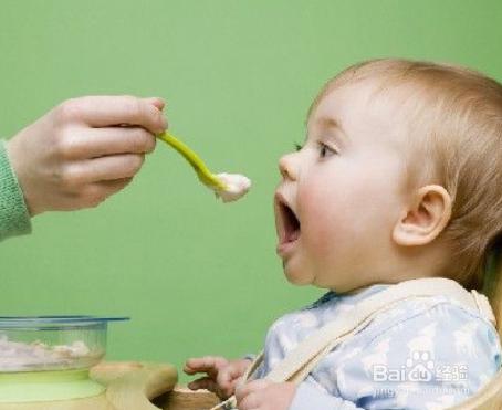6个月大的宝宝就可以吃酸奶了,这些小常识你造