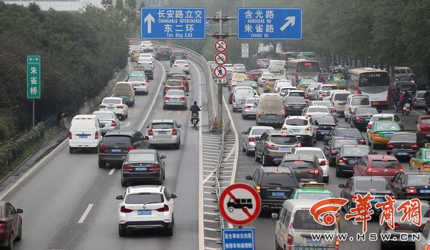 西安南二环拥堵成常态 平均车速20公里/小时左右(组图)