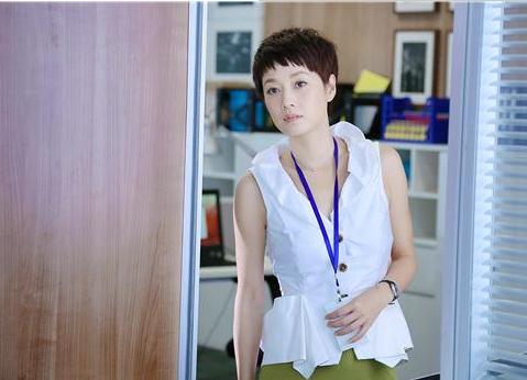 讲述了隐婚夫妻赵小亮(朱亚文饰)与潘芸(马伊琾饰)在充满压力的大都市