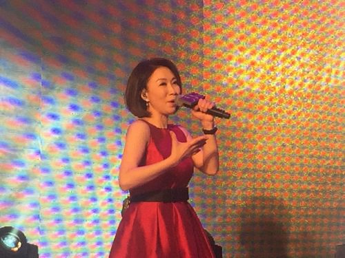 李翊君现场演唱