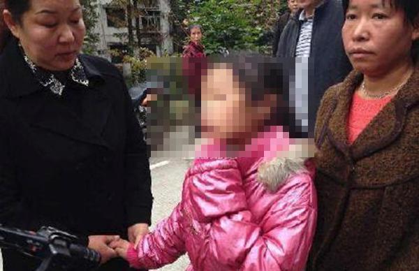 四川养父母被曝虐待11岁侄女 女孩自述曾遭刀割针扎